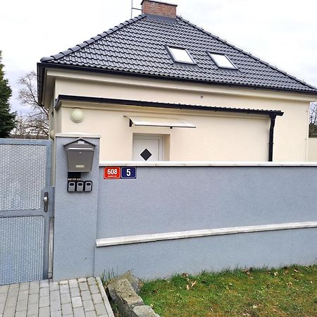 Apartmanovy Dum Se Zahradou V Klidne Casti Prahy Прага Экстерьер фото